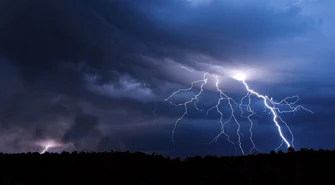 Burze i deszcz w regionie. Możliwe opady gradu