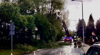 Silne burze, strażacy mieli ręce pełne roboty. Interweniowali kilkanaście razy. Jedna osoba nie żyje