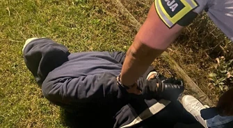 Policjanci zatrzymali włamywacza na gorącym uczynku