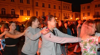 Wracają taneczne imprezy na Rynku Trybunalskim