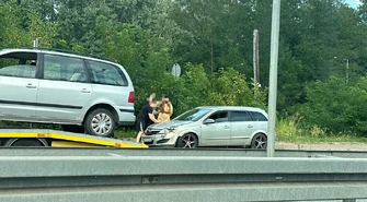 Wjeżdżał na rondo, nie ustąpił pierwszeństwa. Zderzenie dwóch samochodów na rondzie Narodowych Sił Zbrojnych