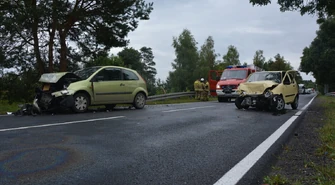 Fiat i Ford zderzyły się na DK91. Jedna osoba trafiła do szpitala. Droga była całkowicie zablokowana!