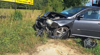 Groźny wypadek w Kawęczynie w gminie Aleksandrów. Droga jest zablokowana