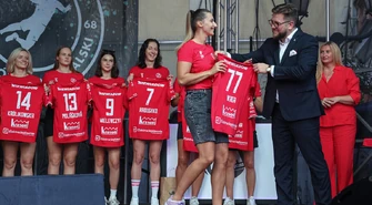 Piotrkowskie zespoły szczypiornistek i szczypiornistów zaprezentowały się kibicom