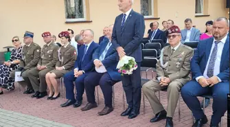 Macierewicz do uczniów o „zbrodni smoleńskiej”. Kuratorium reaguje