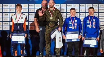 Mateusz Bernatek mistrzem Polski w zapasach. 5 medali dla AKS