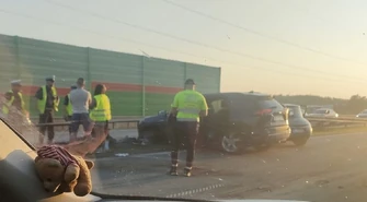 Kolizja dwóch samochodów na S8. Zablokowany lewy pas w kierunku Piotrkowa