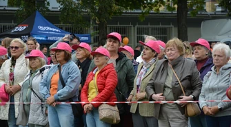 Rekord Polski w jednoczesnym samobadaniu piersi pobity – 602 osoby w Piotrkowie Trybunalskim!