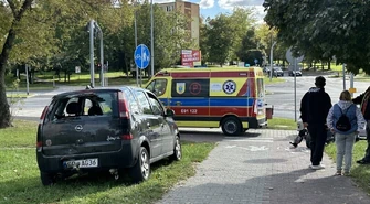 Zderzenie na skrzyżowaniu Al. Sikorskiego i Kostromskiej. Kierujący jednośladem został zabrany do szpitala