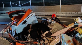 Zderzenie osobowego MG z Volvo. Wypadek na A1