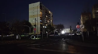 "Delikatny falstart?" Dlaczego w niedzielę lampy w Piotrkowie zapaliły się tak późno?