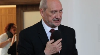 Macierewicz dopuścił się zdrady dyplomatycznej?