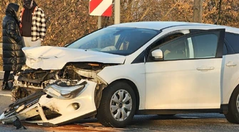 Zderzenie forda i mercedesa na Łódzkiej