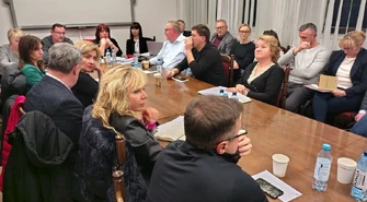 O budżecie, finansach dla rad osiedli, sesji nadzwyczajnej. Obrady Komisji Budżetu i Finansów RM w Piotrkowie