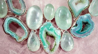 Apatyt - minerał o wielu kolorach. Poznaj, w czym tkwi jego piękno