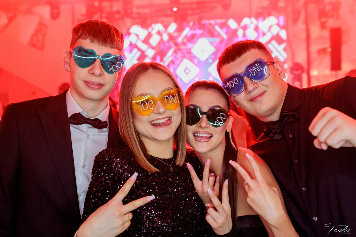 Niezwykły bal studniówkowy uczniów piotrkowskiego ZSP nr 1