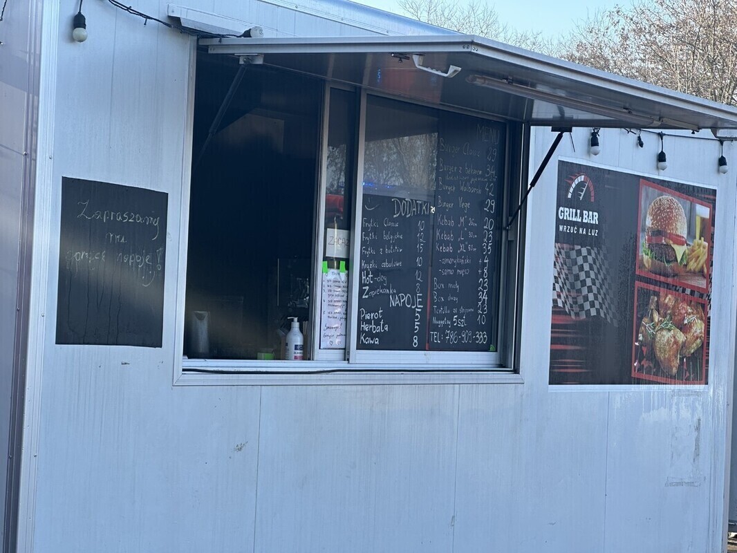 Pożar budki z kebabem w Wolborzu. W środku były butle z gazem