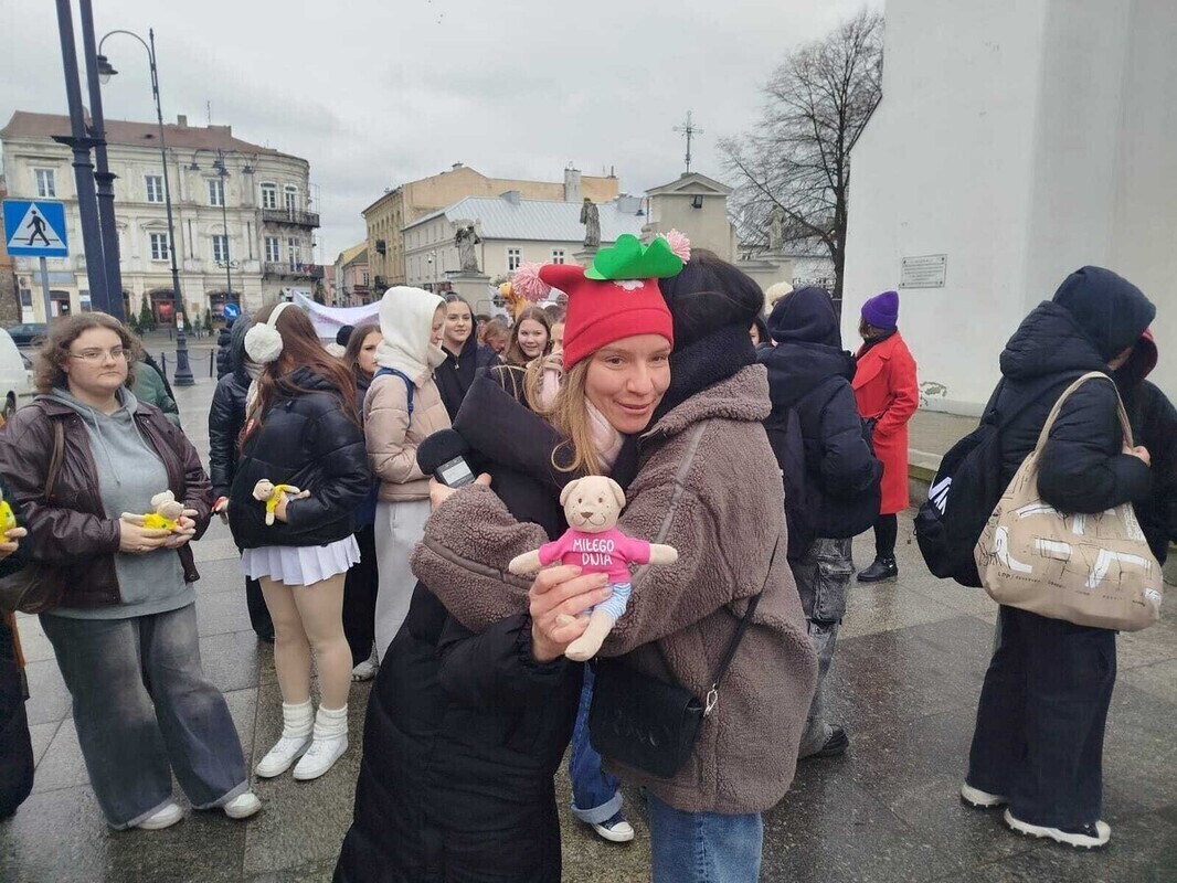 Piotrkowianie obchodzili dzień przytulania