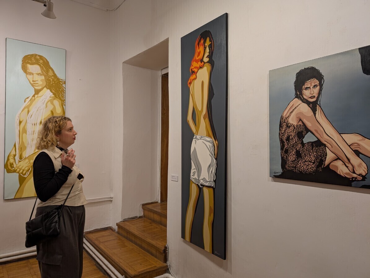 Wernisaż wystawy artystów pochodzących z Piotrkowa 97-300. Tak daleko stąd tak blisko