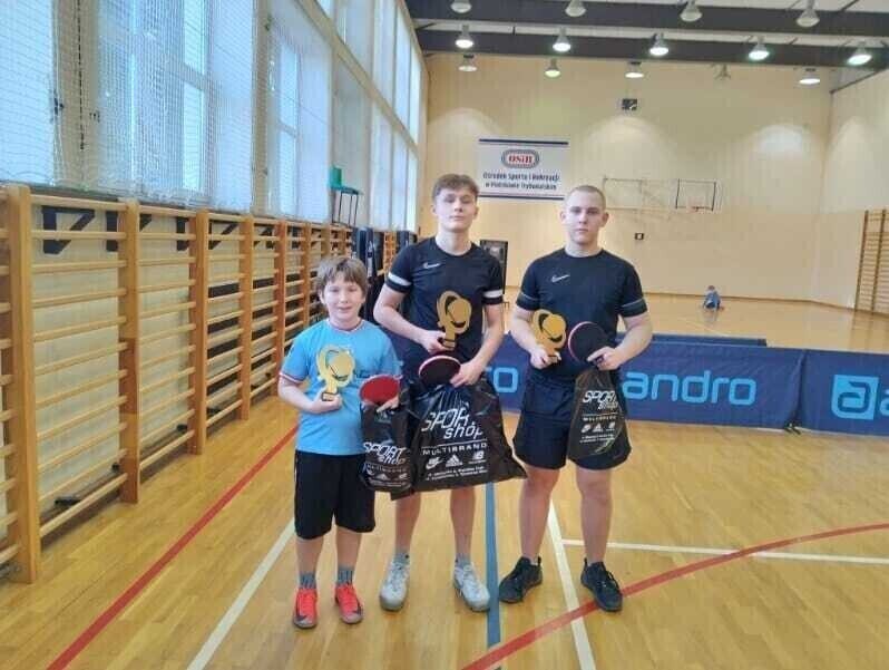 Turniej tenisa stołowego w OSiRze pod hasłem Ferie po to są robione byś nie spędzał ich z ajfonem