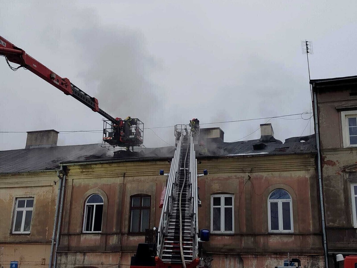 Pożar pustostanu przy ul. Starowarszawskiej w Piotrkowie