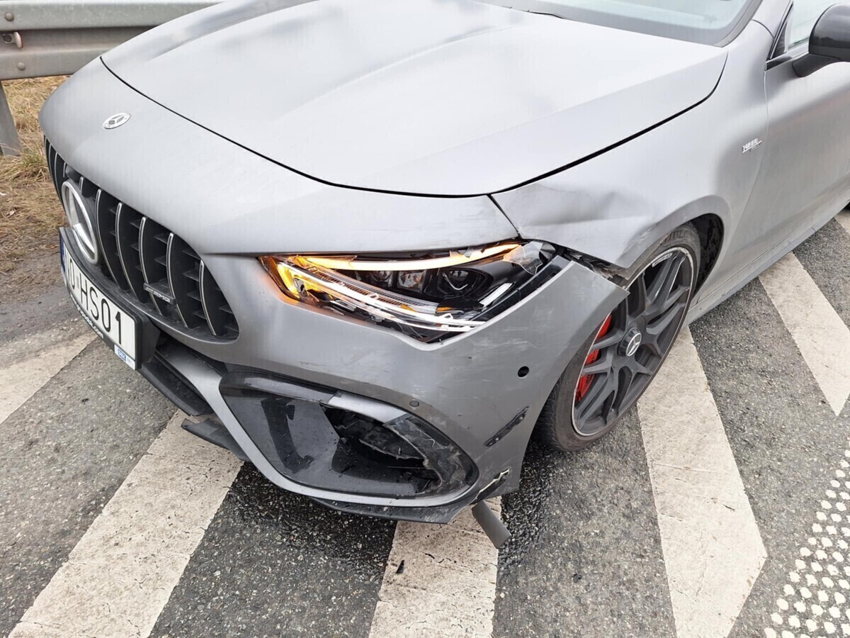 Zderzenie dwóch samochodów w Srocku