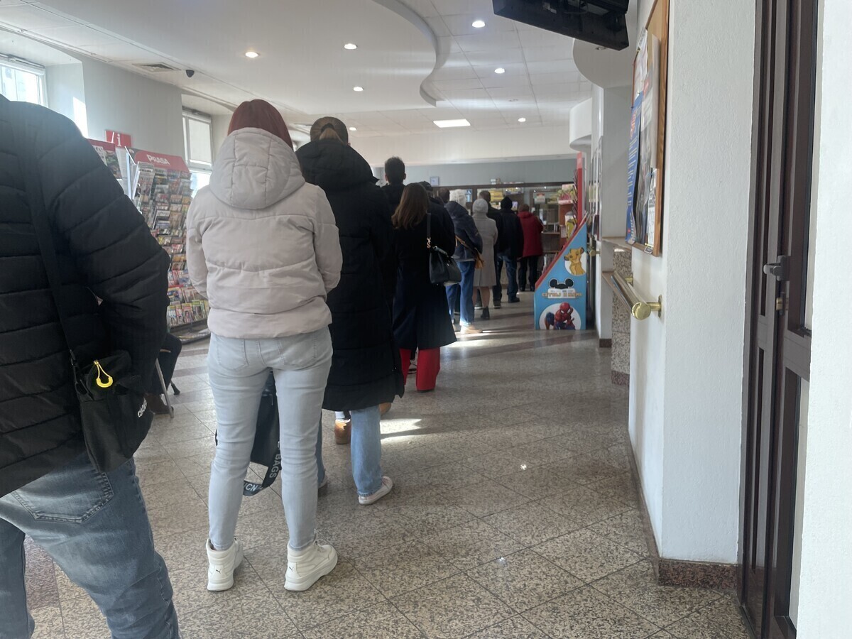 Gigantyczne kolejki w placówkach Poczty Polskiej w Piotrkowie