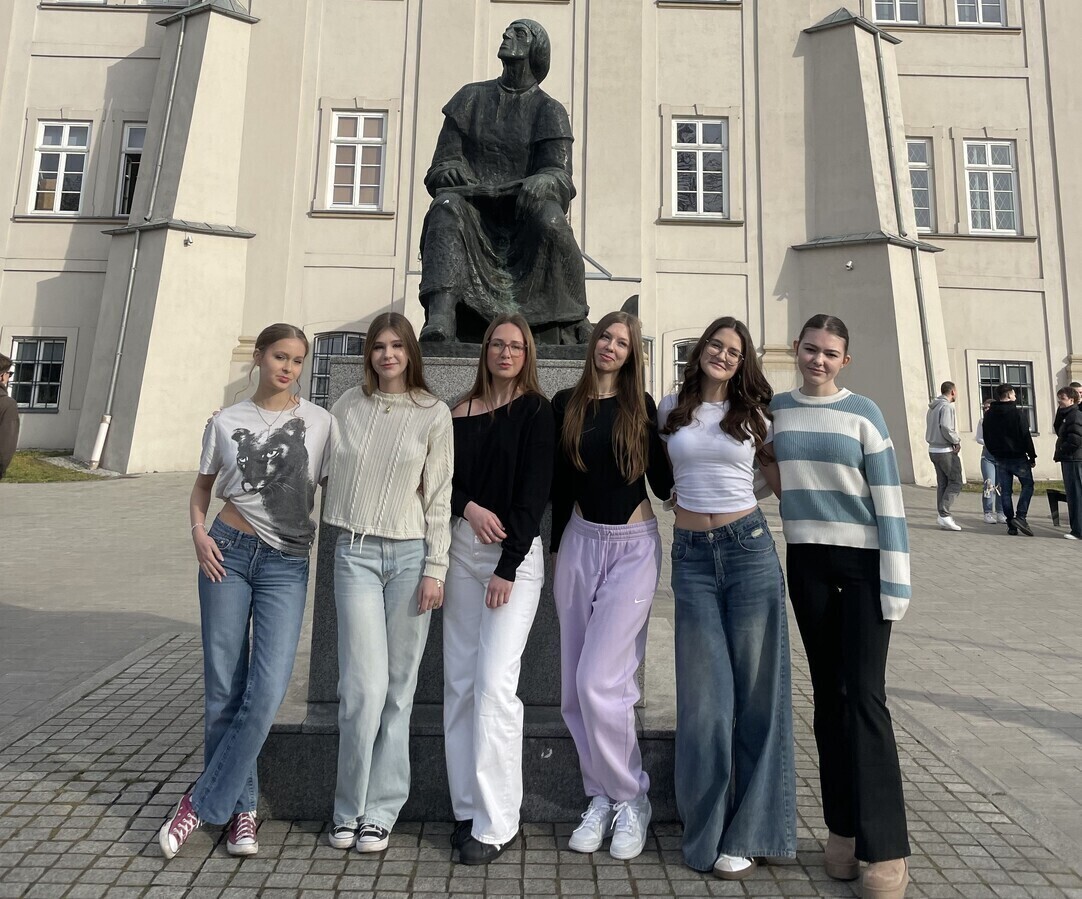 Petlly projekt dla zwierząt i opiekunów realizowany przez uczennice I LO w Piotrkowie