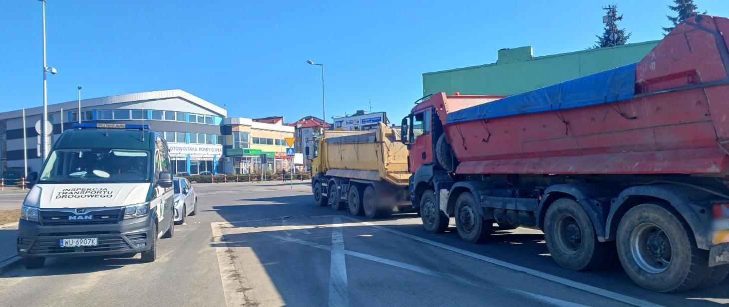 ITD zatrzymało za ciężkie samochody dostawcze w Piotrkowie Trybunalskim. Waga wywrotek przekraczała dopuszczalne 32 tony.