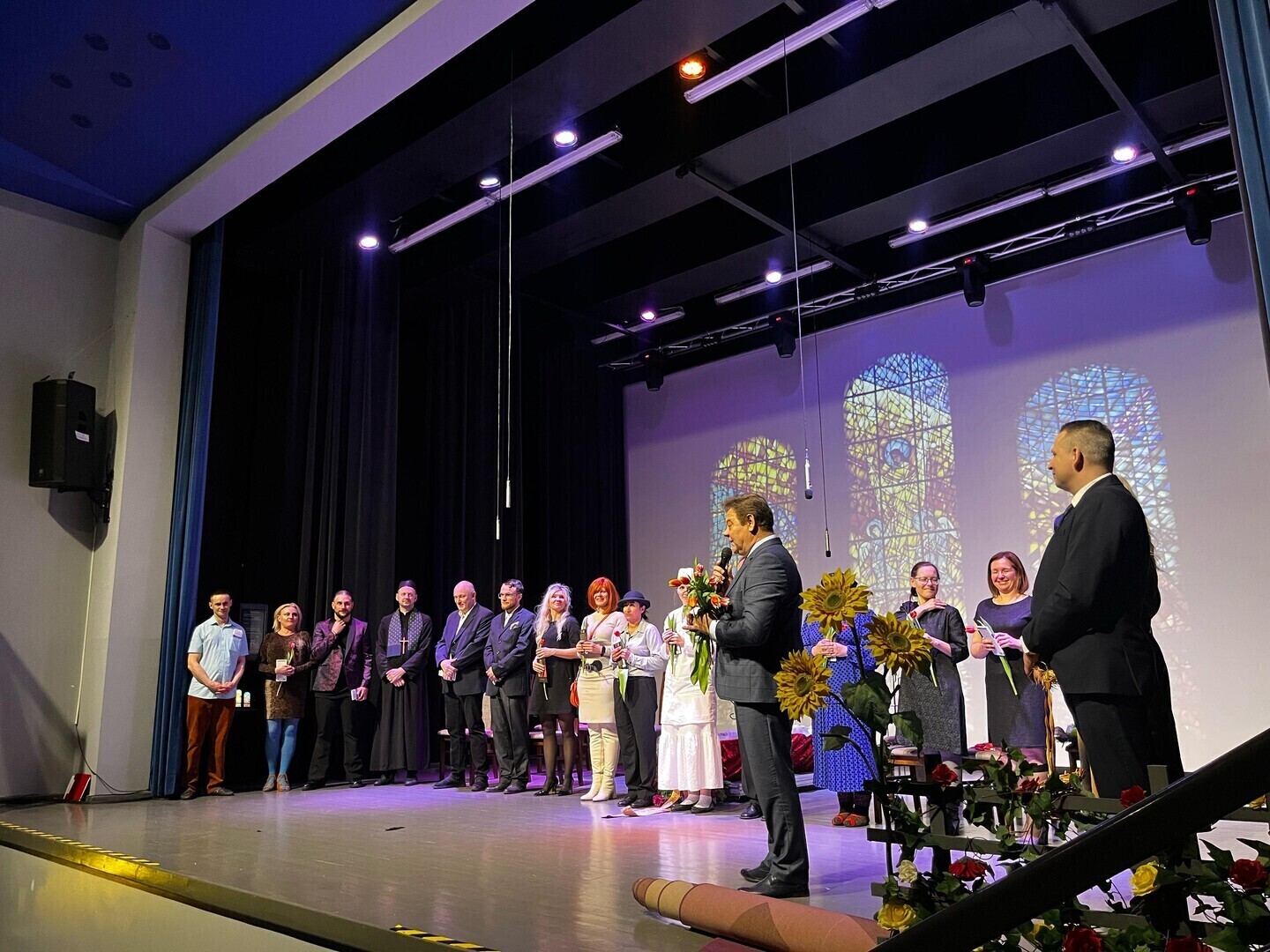 Spektakl na Dzień Kobiet w Woli Krzysztoporskiej