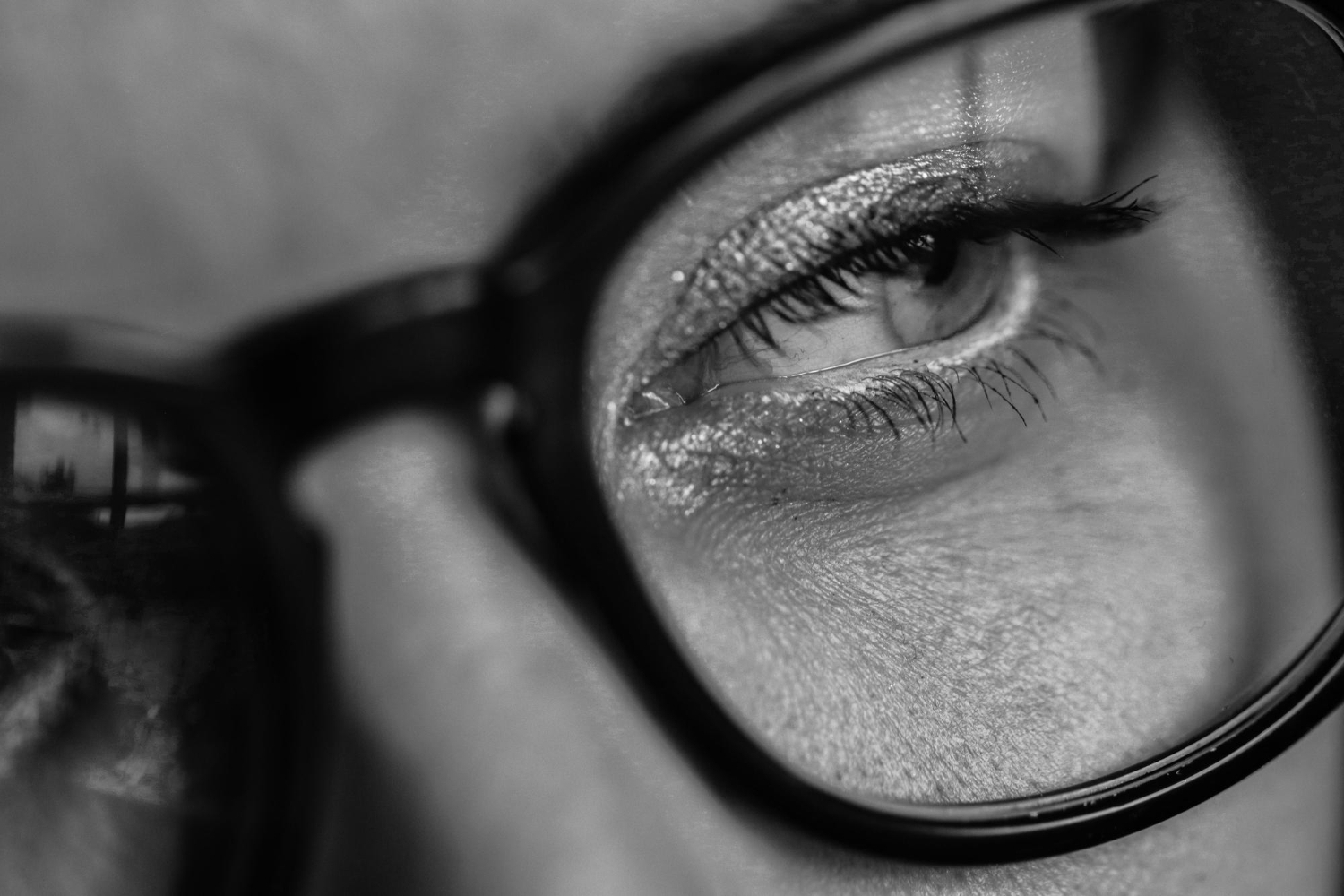 Szkodliwe nawyki które niszczą Twój wzrok jak ich unikać