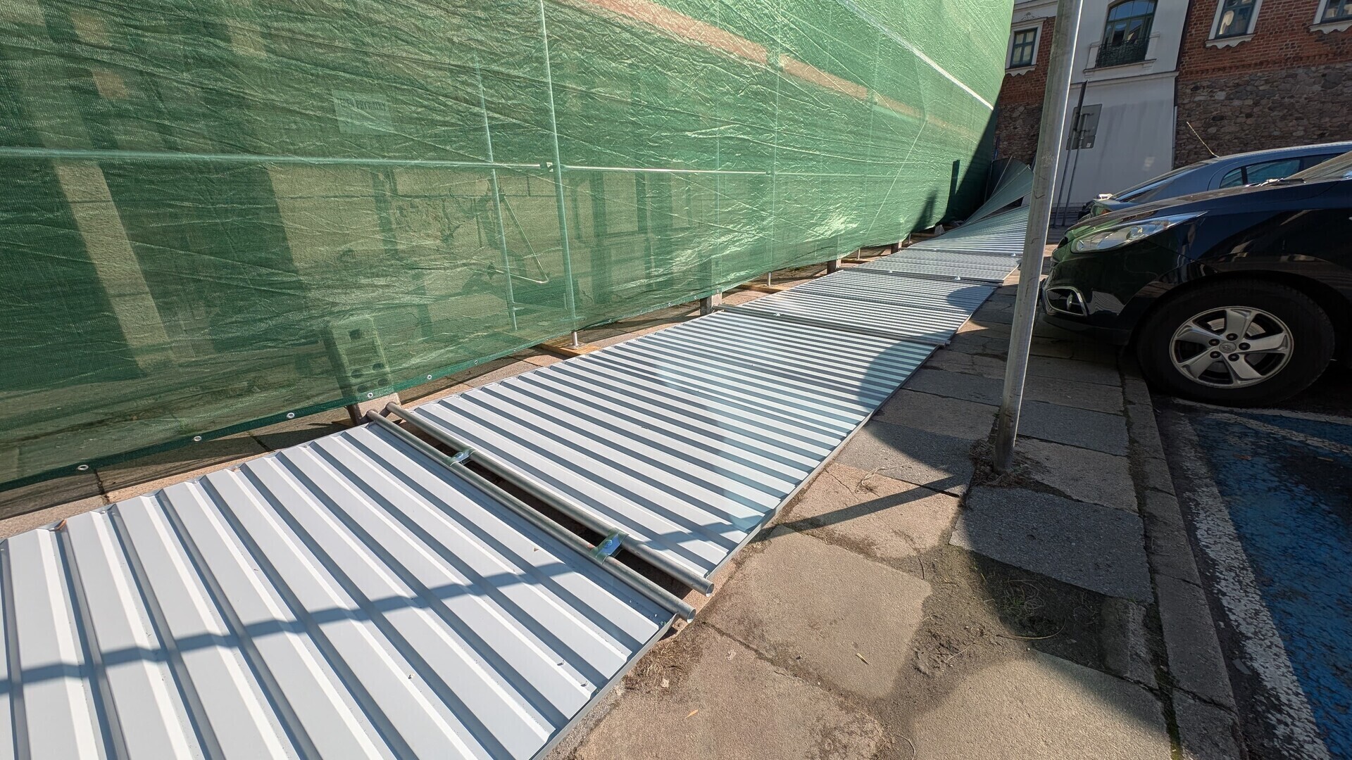 Runął płot przy Europie