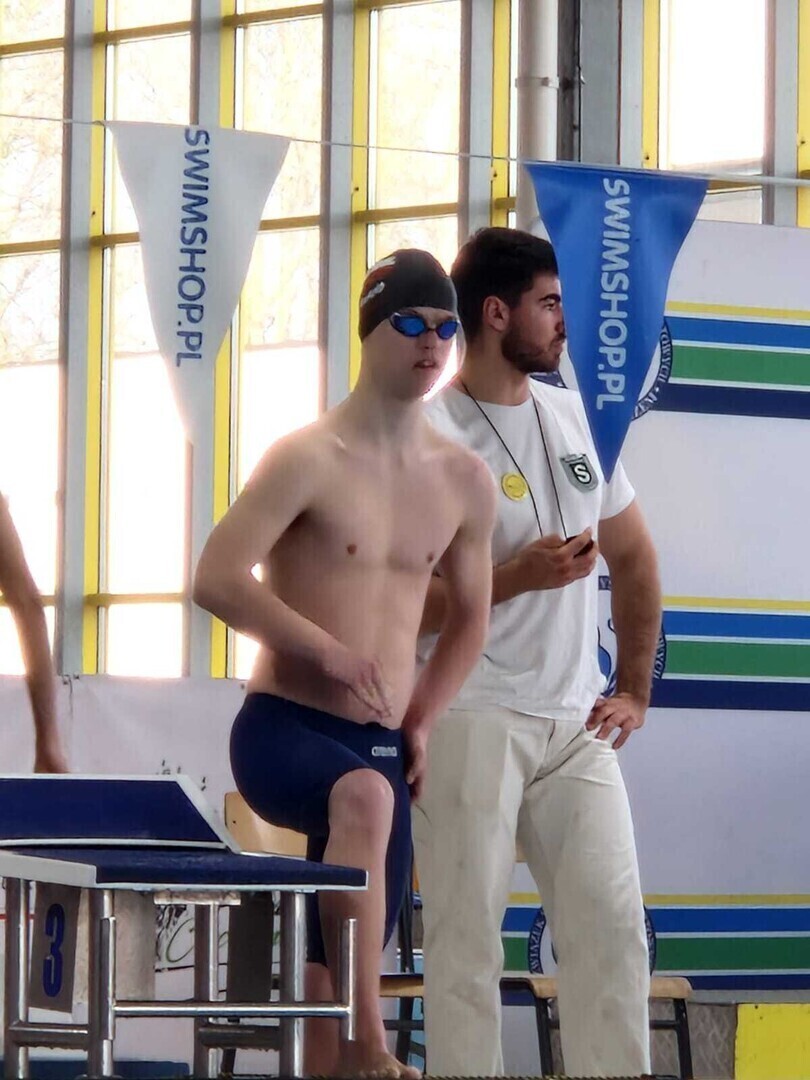 Piotrkowski pływak Bartosz Sokalski zdobył cztery złote medale podczas Mistrzostw Polski Sprawni razem w pływaniu