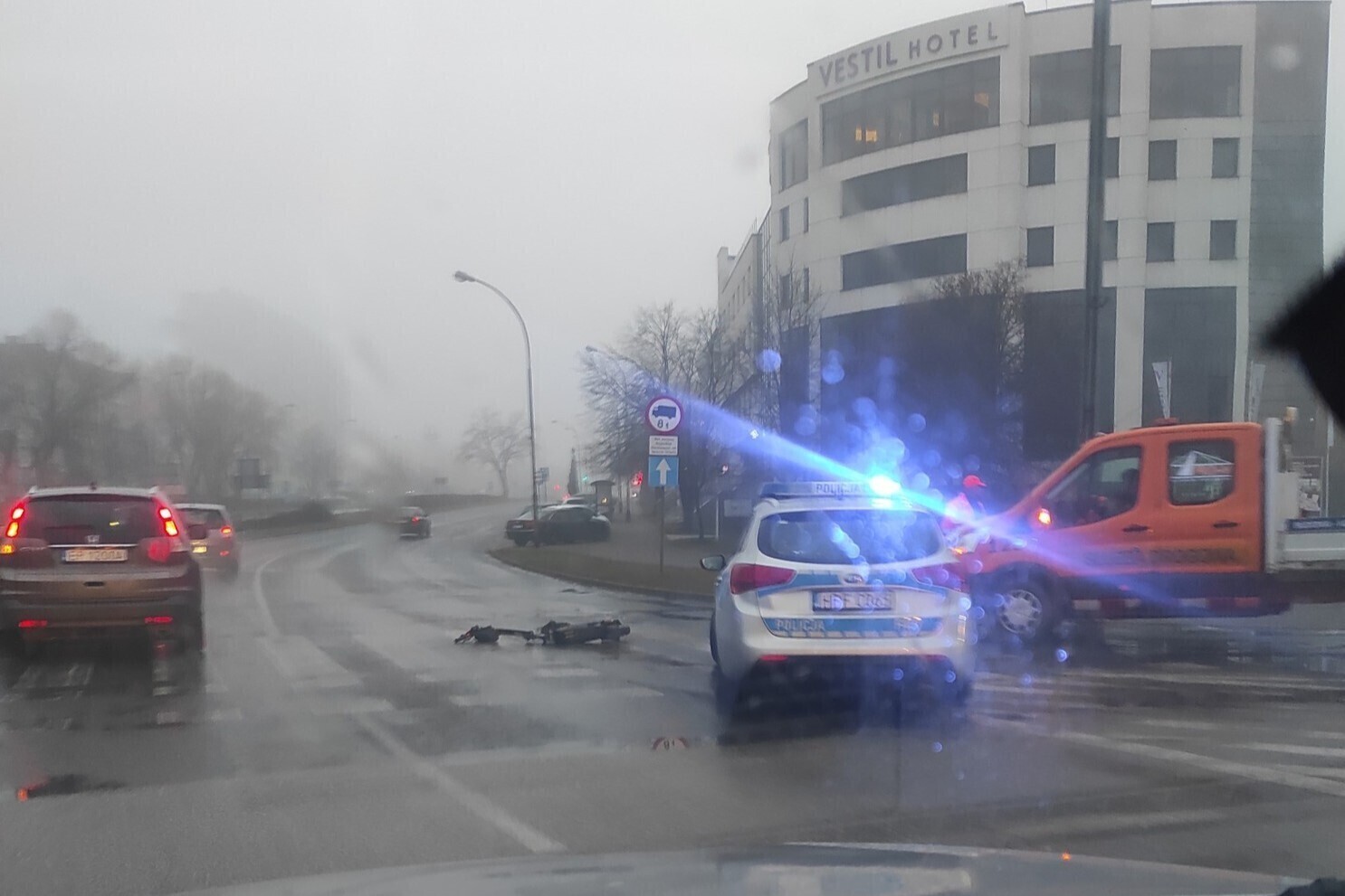 Potrącenie hulajnogisty na przejściu przy Al. Armii Krajowej w Piotrkowie