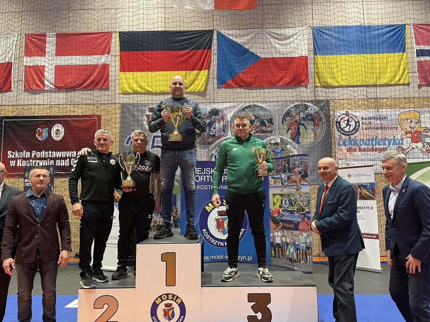 Medale zapaśników Atletycznego Klubu Sportowego w MP juniorów