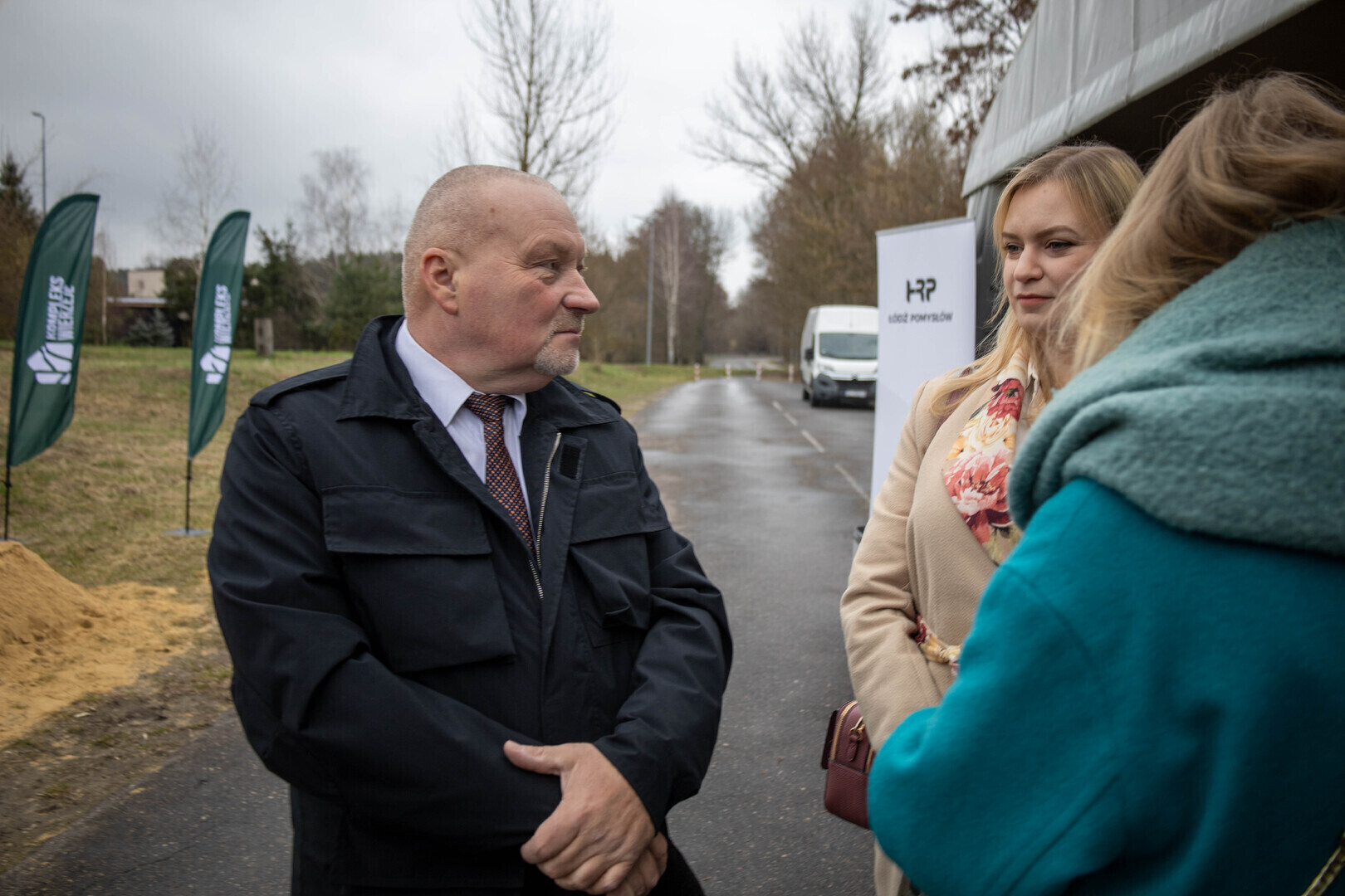 Wielofunkcyjny nowoczesny kompleks senioralny Wierzeje w Piotrkowie Trybunalskim którego budowa rozpocznie się niebawem zakłada stworzenie przestrzeni która nie tylko zaspokoi potrzeby seniorów ale także będzie wspierać i inicjować ich aktywność