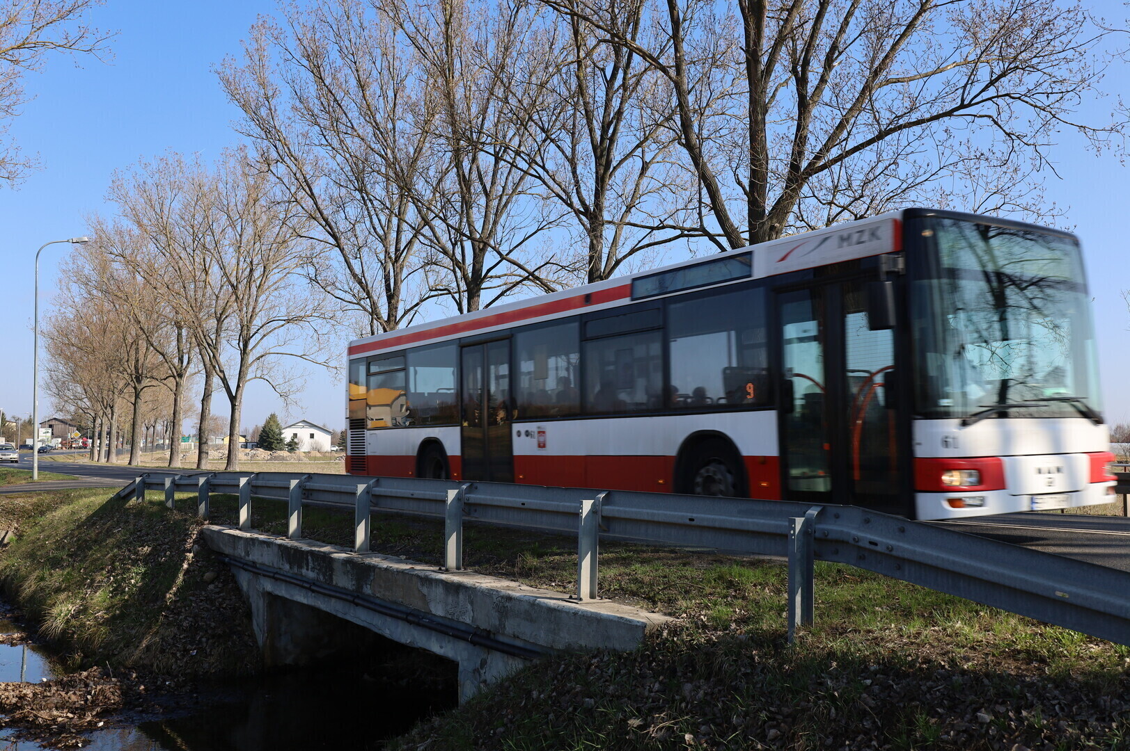 Zakaz wjazdu dla pojazdów z DMC powyżej 35 tony. Objazdy dla autobusów. Remont mostku na ul. Łódzkiej w Piotrkowie Trybunalskim