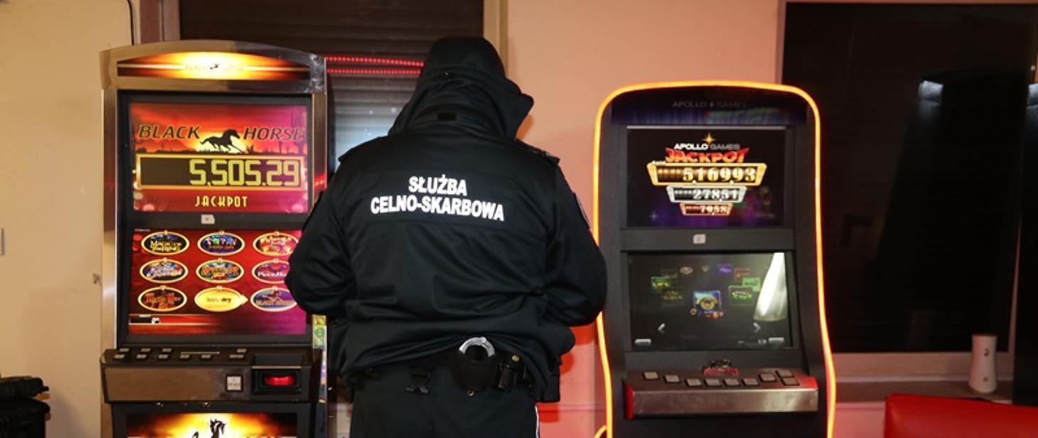 Łódzka KAS zajęła 25 automatów do gier hazardowych i zlikwidowała 5 nielegalnych lokali w regionie