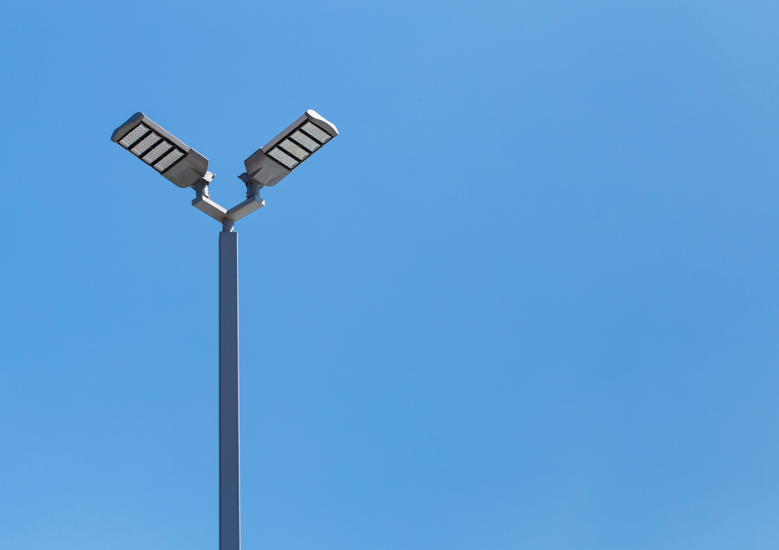 Inteligentne oświetlenie uliczne wpływ technologii smart na redukcję kosztów energii i budżet miejski