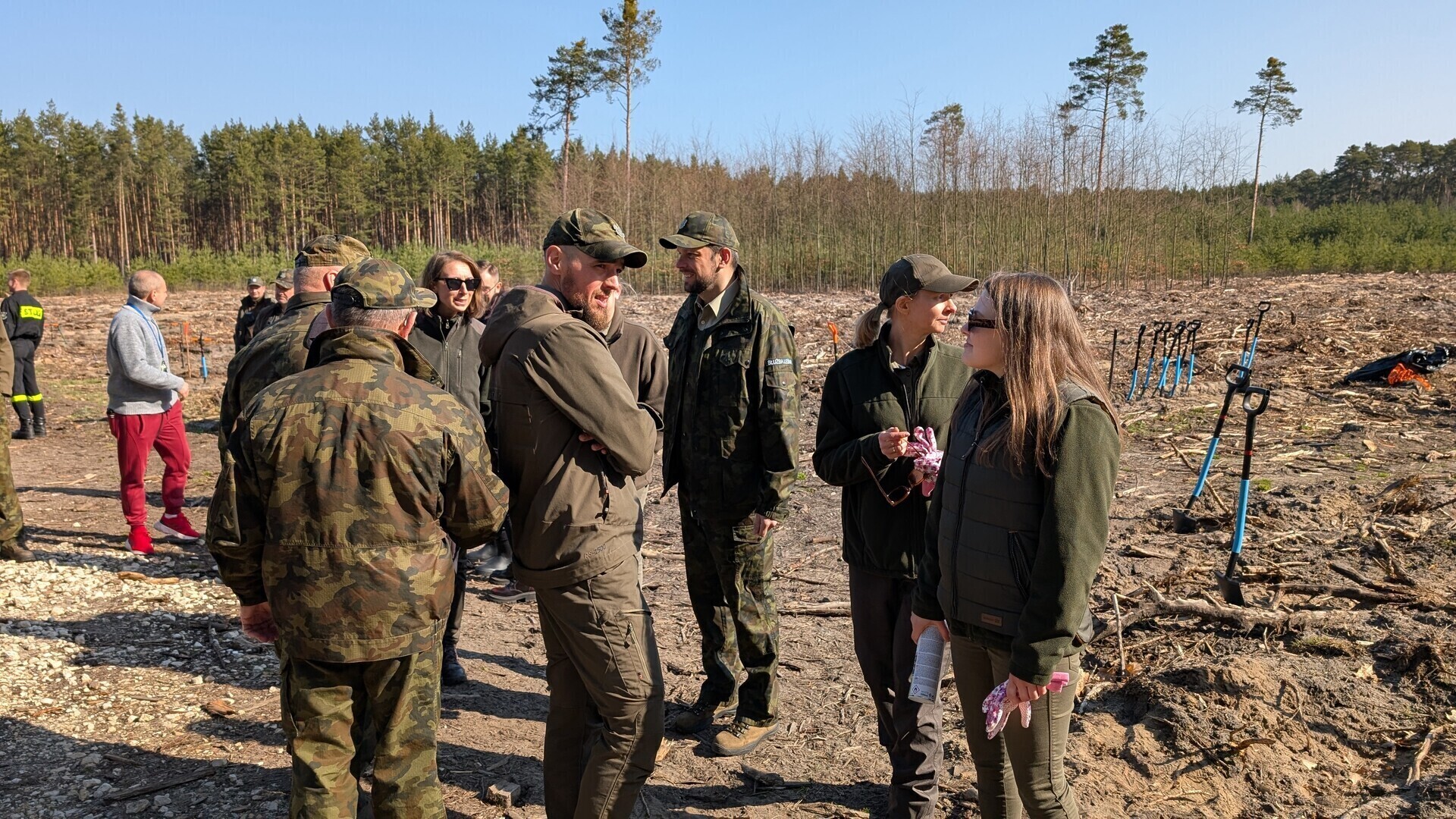 Lasy na nowe 100-lecie wielka akcja sadzenia drzew w Goleszach Małych z okazji Międzynarodowego Dnia Lasów