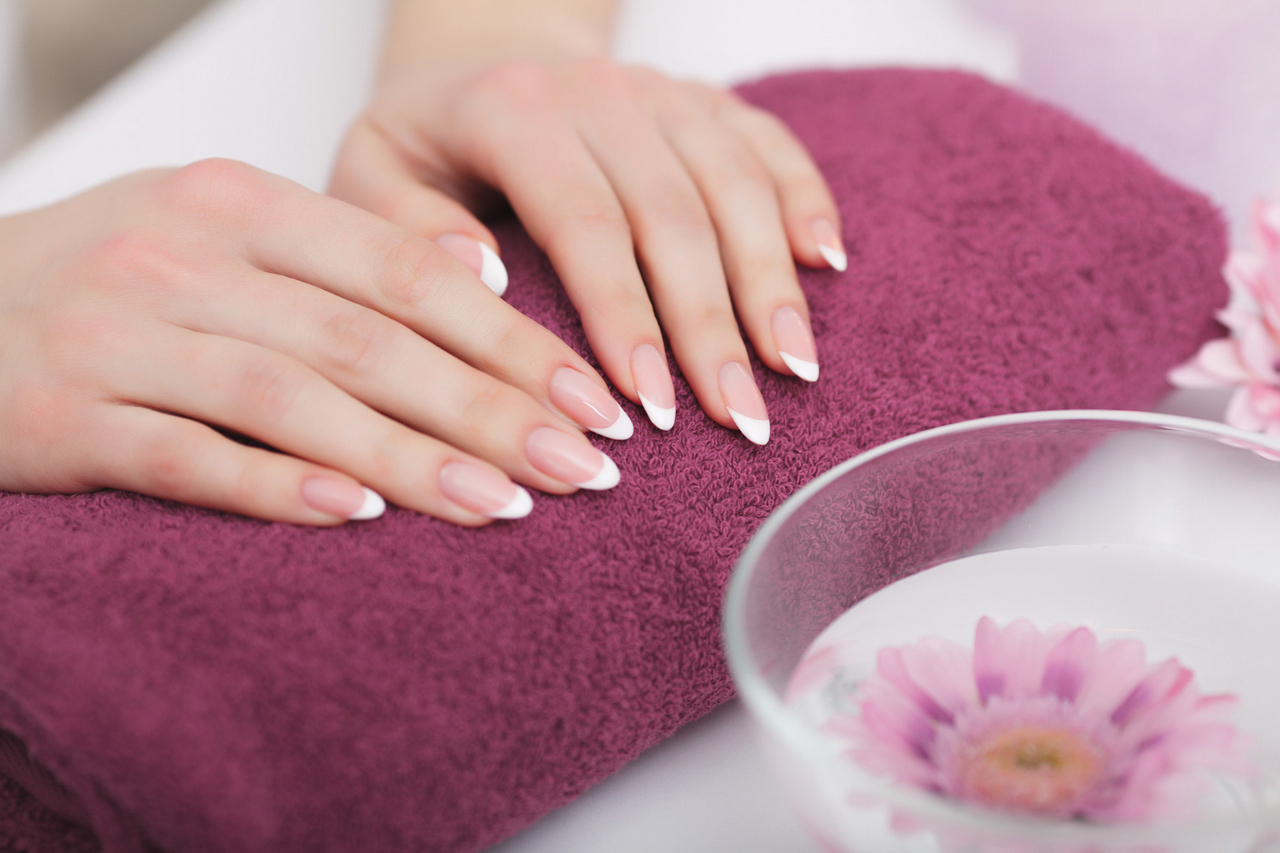 Najpopularniejszy manicure hybrydowy French Manicure