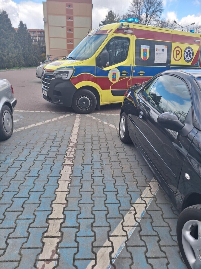 Potrącenie pieszej na pasach na skrzyżowaniu Armii Krajowej i Słowackiego w Piotrkowie