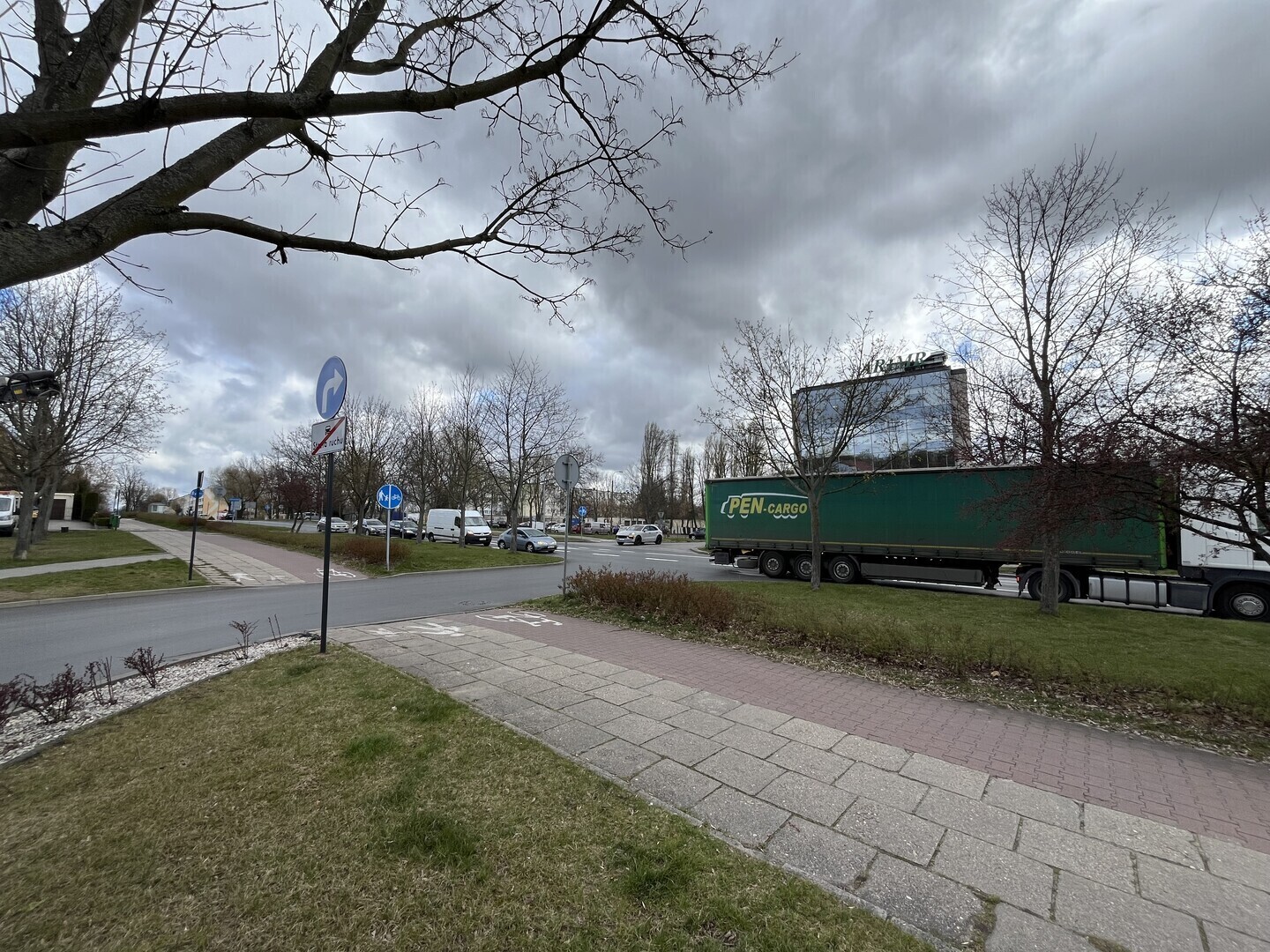 Mniej wypadków przy Lidlu niedaleko skrzyżowania Kostromskiej i Sikorskiego Zmiana organizacji ruchu