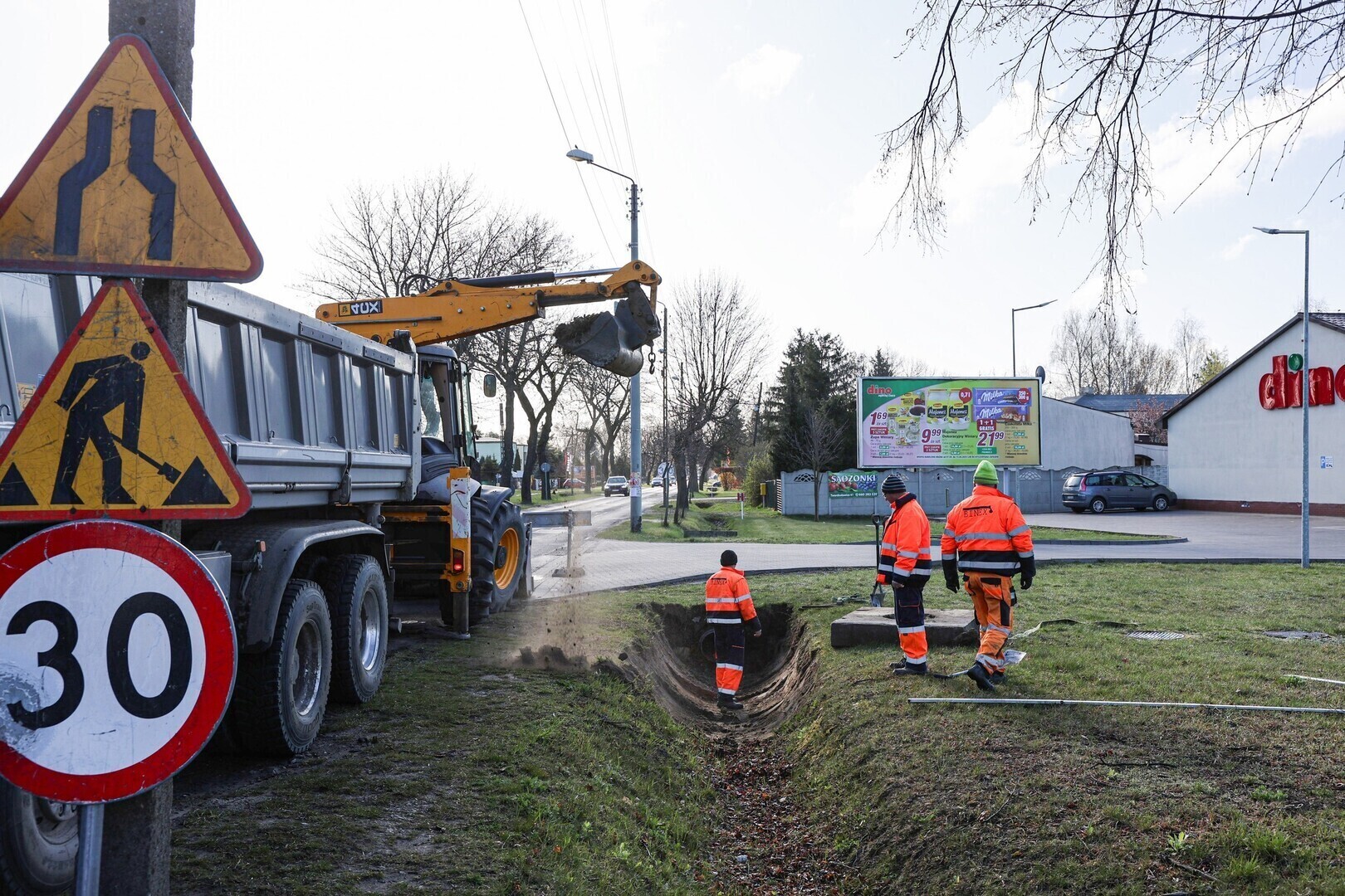 Przejście dla pieszych przy DINO wreszcie powstaje. Jeszcze przed świętami będzie można z niego korzystać