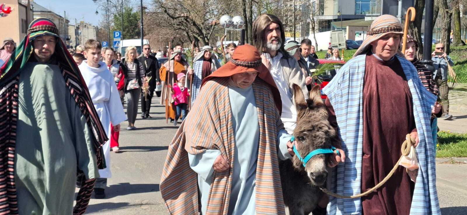 Piotrkowianie wzięli udział w inscenizacji wjazdu Jezusa do Jerozolimy