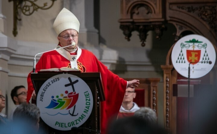 Łódzka kuria ostrzega przed profilem na FB który podszywa się pod kardynała Grzegorza Rysia