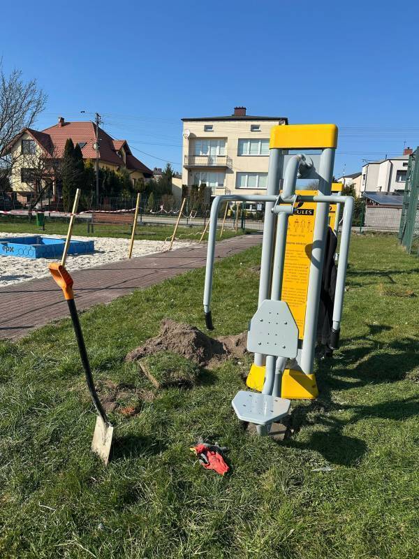 Wymiana urządzeń placu zabaw i siłowni zewnętrznej w Gorzkowicach