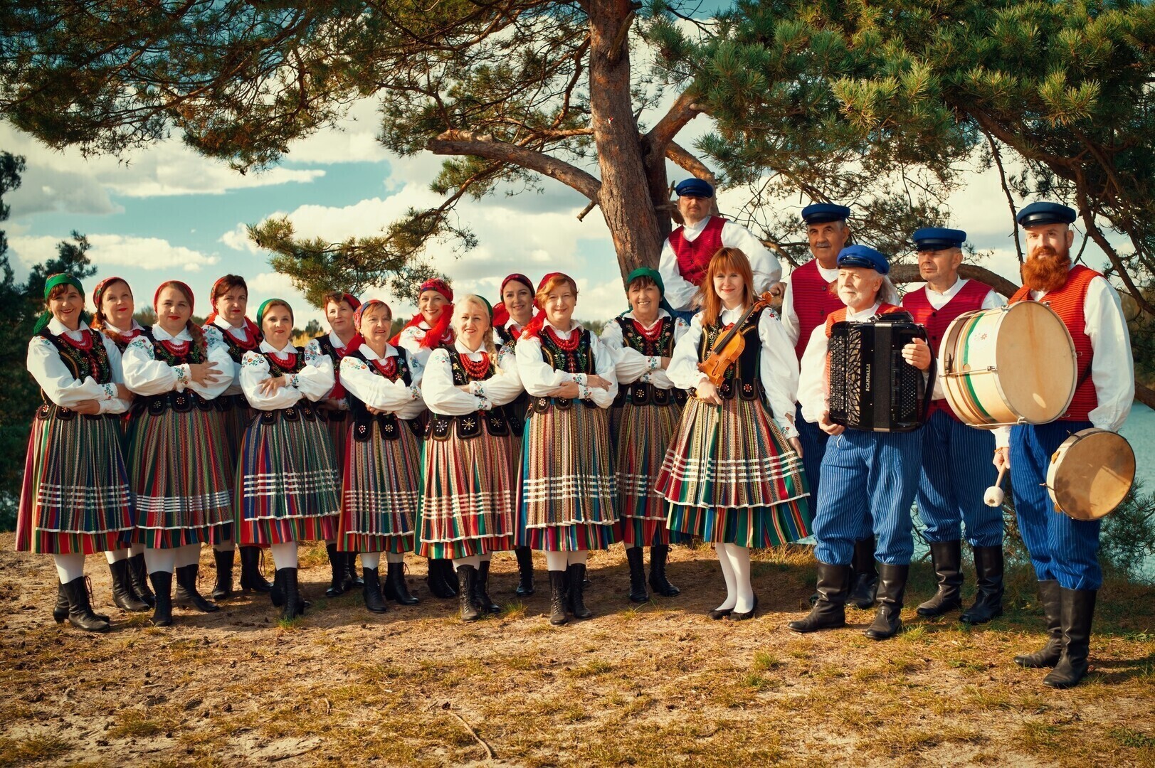 Festiwale koncerty wystawy pikniki festyny wycieczki płyty. Trzy rozstrzygnięte konkursy przez Urząd Marszałkowski