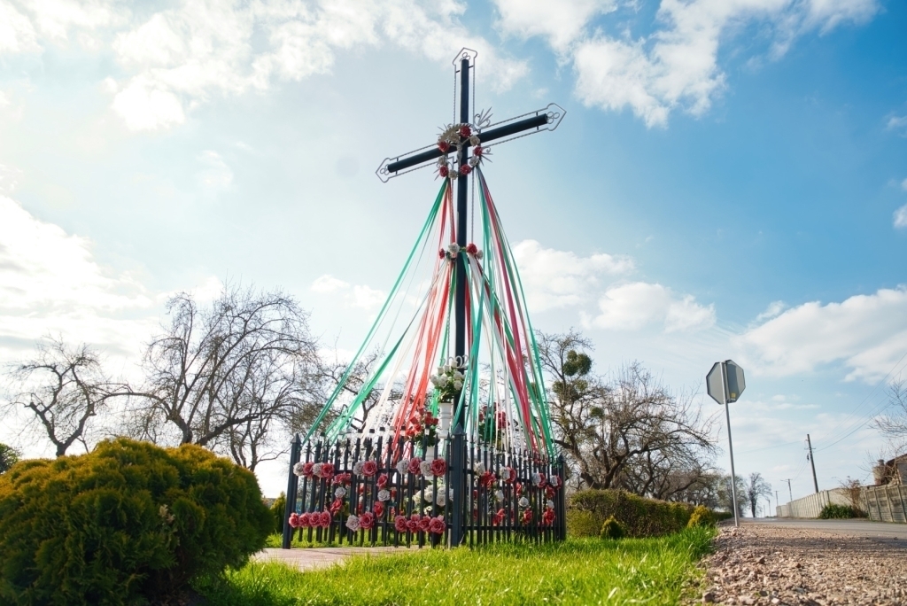 Krzyże i kapliczki przydrożne. Świadectwo wiary historii i tradycji Polski