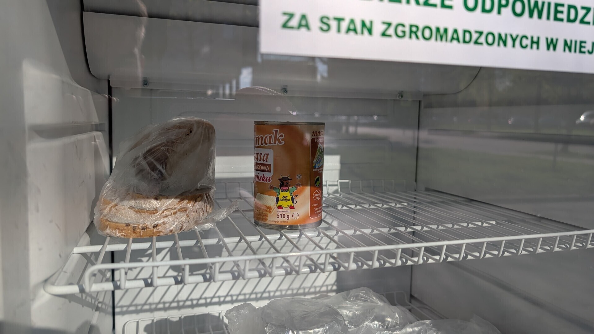 Jeśli po świętach masz nadmiar jedzenia nie wyrzucaj zanieś je do lodówki społecznej w Piotrkowie